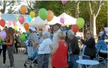  ??  ?? La lâcher de ballons clôture en beauté cette belle manifestat­ion où petits et grands sont également à la fête.