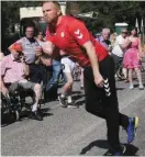  ??  ?? Road bowling in Baile Mhúirne