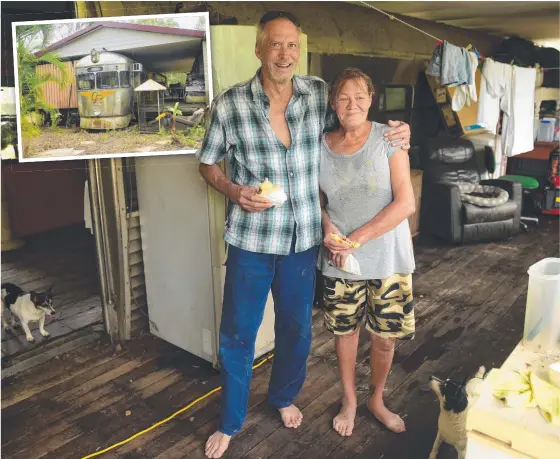  ?? Picture: EVAN MORGAN ?? LOCO- OCEAN: Tony Deighton with friend Kathy Marmion at his home in Purono Park, which was flooded this week.