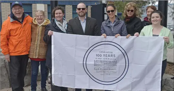  ?? SCOTT ANDERSON/SOUTHWEST BOOSTER ?? Swift Current Branch Library Manager Andrea Mccrimmon was joined by members of the Swift Current Library Board and Mayor Denis Perrault at a flag raising on April 30 to celebrate the 100th anniversar­y of the Swift Current Library.