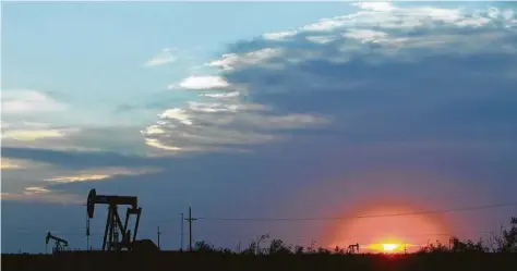  ?? Brett Coomer / Staff photograph­er ?? A Rystad analysis found that many oil companies can make money in the Permian Basin with crude prices between $30 and $50 a barrel.