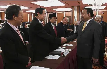  ?? — Bernama ?? Meeting of minds: Vigneswara­n greeting senators after the Dewan Negara reform roundtable discussion in Parliament House.