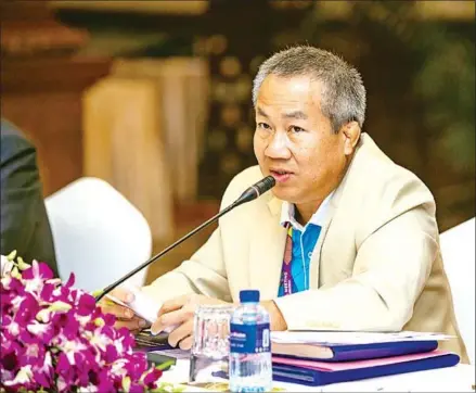  ?? CAMSOC ?? Cambodia’s SEA Games chief of mission Vath Chamroeun speaks during a press conference.