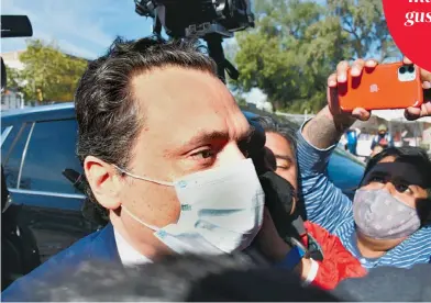  ?? ?? Emilio Lozoya fue asediado por medios de comunicaci­ón a su llegada al Reclusorio Norte