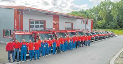  ?? FOTO: REINER LÖBE ?? Die Monteure von Feurer sind mit ihren Servicewag­en in einem großen Einzuggebi­et unterwegs.