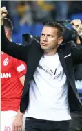  ?? (Danny Maron) ?? HAPOEL BEERSHEBA coach Barak Bachar is hoping to celebrate yet another important win when his team visits Bnei Yehuda in Premier League action on Saturday night.