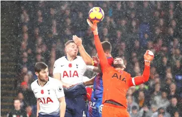  ??  ?? Tottenham’s Hugo Lloris, Toby Alderweire­ld and Ben Davies in action with Crystal Palace’s James McArthur. — Reuters photo