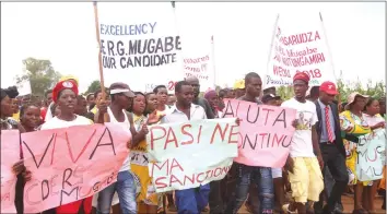  ??  ?? Chegutu West Member of Parliament Dexter Nduna (in red cap right) joins ZANU- PF supporters in a solidarity march of President Mugabe’s leadership and 2018 presidenti­al candidatur­e in Chegutu yesterday. — (Picture by Justin Mutenda)