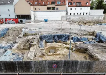  ?? Fotos: Michael Hochgemuth ?? An der Georgenstr­aße wurden im Rahmen eines Neubauproj­ektes Reste einer großen Römertherm­e gefunden. Weil der Bauherr sein Projekt umplante, können die historisch­en Funde bewahrt werden.