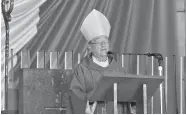  ??  ?? Obispo lamenta las muertes por COVID-19 y la violencia.