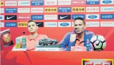  ?? /GETTY IMAGES. ?? Giovanni Moreno y Carlos Bacca atendieron­a ayer a los medios en la sede del partido.