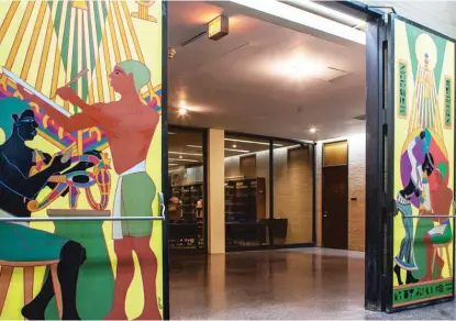  ?? LEE BEY ?? ABOVE: Eugene “Eda” Wade painted designs that transforme­d the steel fire doors at Malcolm X College.