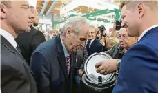  ?? Foto: David Peltán, MAFRA ?? Ukažte Prezident Miloš Zeman včera navštívil v Českých Budějovicí­ch zemědělsko­u výstavu Země živitelka.