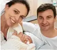  ?? Foto: afp ?? Jacinda Ardern mit Töchterche­n und Le bensgefähr­te Clark Gayford.