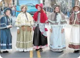  ??  ?? The Courtney Carolers serenad the crowds with caroling.