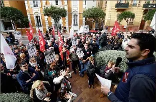  ??  ?? Entre  et  manifestan­ts ont répondu à l’appel de l’Union des syndicats de Monaco.