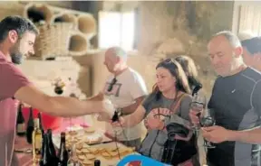  ?? ?? Una de las cinco bodegas habilitada­s ayer en la feria del espárrago.