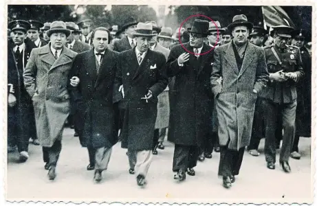  ?? Barcelo MARIA SELVES ?? Joan Alavedra, Ventura Gassol, Lluís Companys, Joan Selves y Carles Pi i Sunyer en una manifestac­ión en 1934