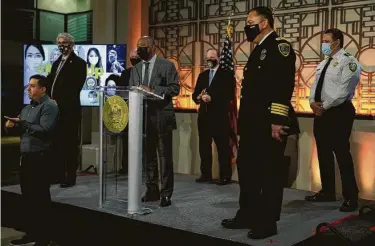  ?? Yi-Chin Lee / Staff photograph­er ?? Mayor Sylvester Turner announces Thursday that four key department heads are leaving City Hall.