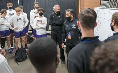  ?? Emily Matthews/Post-Gazette ?? Our Lady of the Sacred Heart coach Mike Rodriguez talks to his team in the locker room before the PIAA championsh­ip game against Constituti­on at Giant Center in Hershey.