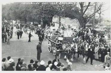  ?? ?? Jubilee Day in Mill Road in 1935 for the silver jubilee of King George V