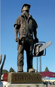  ?? ?? ABOVE: The Pine Man of Tokoroa before it was restored.
TOP RIGHT: Almost $29,000 was spent on restoring Tokoroa’s icon.