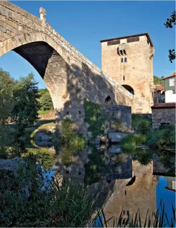  ??  ?? Ponte fortificad­a de Ucanha, sobre o Rio Varosa, sinal da implementa­ção territoria­l dos monges de Cister