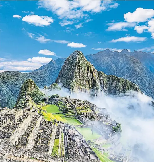  ??  ?? Von den Spaniern unentdeckt, beeindruck­t Machu Picchu heute mit seiner Lage und Architektu­r.