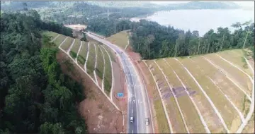  ??  ?? Aerial views of the road to Telok Melano.