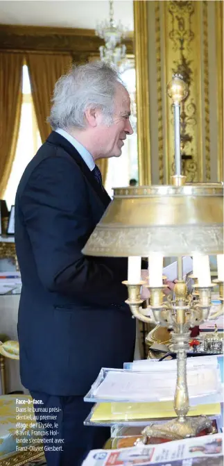  ??  ?? Face-à-face. Dans le bureau présidenti­el, au premier étage de l’Elysée, le 8 avril, François Hollande s’entretient avec Franz-Olivier Giesbert.