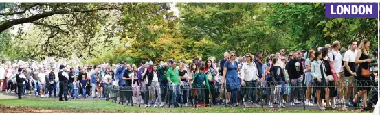  ?? ?? Slow start: Wellwisher­s, many of them children, file through the park towards Buckingham Palace yesterday