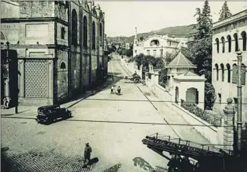  ??  ?? La plaza Bonanova, con su elemento más antiguo y emblemátic­o: la iglesia