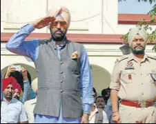  ?? SAMEER SEHGAL/HT ?? Punjab sports and youth affairs minister Rana Gurmeet Singh Sodhi taking guard of honour in Amritsar on Thursday.