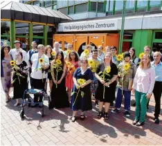  ?? Foto: Lindenhofs­chule ?? Die Lebenshilf­e Donau Iller verabschie­det 17 junge Leute in einer Feierstund­e ins Be rufsleben.