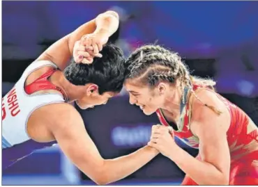  ?? AP ?? American Helen Louise Maroulis (R) beat India’s Anshu Malik in the 57kg final in Oslo on Thursday.