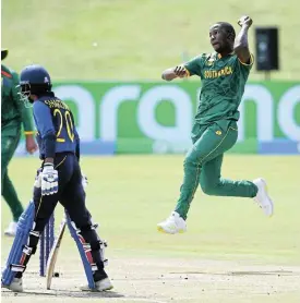  ?? /Lee Warren/Gallo Images ?? Bowling attack leader: Kwena Maphaka of the Proteas in action during the ICC U19 World Cup Super Six match against Sri Lanka at the JB Marks Oval in Potchefstr­oom on Friday.