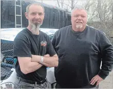 ?? BERND FRANKE THE ST. CATHARINES STANDARD ?? John Couture, left, is driving for car owner Jim Small at Merrittvil­le Speedway this season.