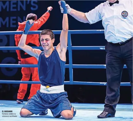  ?? ?? El boxeador fronterizo celebra su victoria en semifinale­s