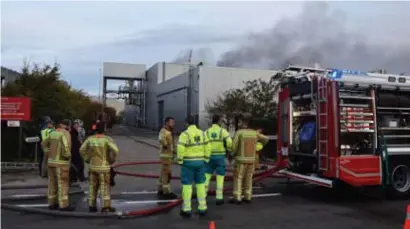  ?? FOTO GVB ?? De brandweer zette een drone in om de bluswerken efficiënt aan te kunnen pakken.