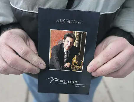  ?? PHOTOS: TYLER BROWNBRIDG­E ?? Ron Slowinski of Warren, Mich.,holds a memorial booklet of Red Wings and Tigers owner Mike Ilitch on Wednesday outside a service for the billionair­e businessma­n at the Fox Theatre in Detroit.