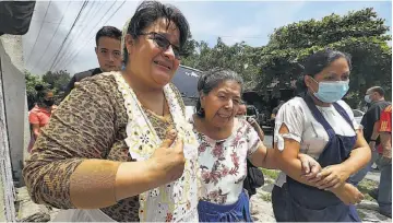  ?? ?? Seguridad. Algunos vendedores también aseguran que los cuerpos de ayuda tardaron en atender el llamado.