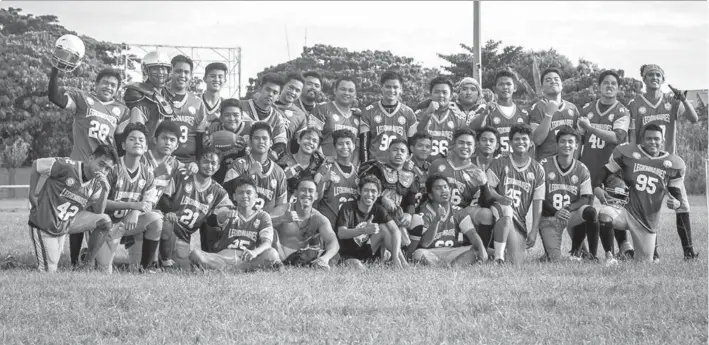  ?? CONTRIBUTE­D PHOTO ?? VICTORIOUS. The Davao Legionnair­es strikes a pose after taking down the Manila Raiders at 42-16, in the American Football Mayhem held last Saturday at the Tionko Football Grounds.