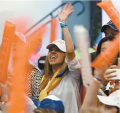  ?? LUIS ACOSTA AGENCE FRANCE-PRESSE ?? Les partisans du candidat de droite, Iván Duque, étaient rassemblés dans les quartiers généraux de Bogotá de son parti, le Centre démocratiq­ue.