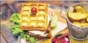  ??  ?? Waffle burger