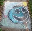  ??  ?? Diesen farbenfroh­en Smiley hat Erik, 11, aus Oberroth gemalt.