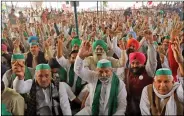  ?? ?? Bharatiya Kisan Union leader Rakesh Tikait (C) with supporters shouting slogans at Ghazipur on the first anniversar­y of protests against the three farm laws, in New Delhi on Friday. ANI