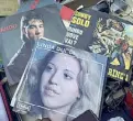  ??  ?? 3 euro I vecchi 45 giri di vinile