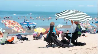  ??  ?? Le mégaterrai­n de camping serait installé en bordure de la rue Main, à quelques pas de la plage Parlee. - Archives