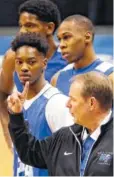  ?? THE ASSOCIATED PRESS ?? Middle Tennessee coach Kermit Davis talks to his players during a practice for the NCAA tournament last March in St. Louis. The Blue Raiders are back in the tournament for a second straight year with a 30-4 record that features wins over two SEC teams.