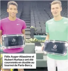  ??  ?? Félix Auger-aliassime et Hubert Hurkacz ont été couronnés en double au tournoi de Paris-bercy.